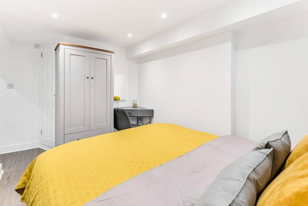 Luxstay Holland Park Apartment With Ac London Exterior photo