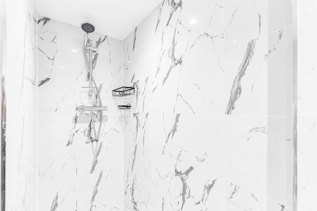 Luxstay Holland Park Apartment With Ac London Exterior photo